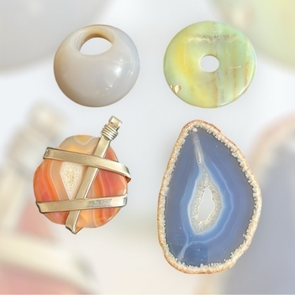 Unique Agate Stone Pendant Set with Silver Tone Accents